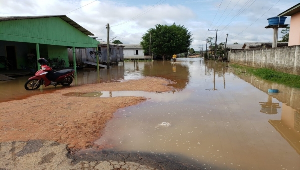 Rio Tarauacá continua subindo e situação preocupa autoridades